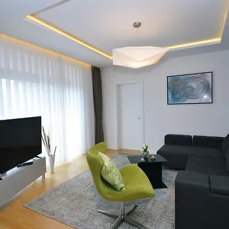 Apartment In 38138 *